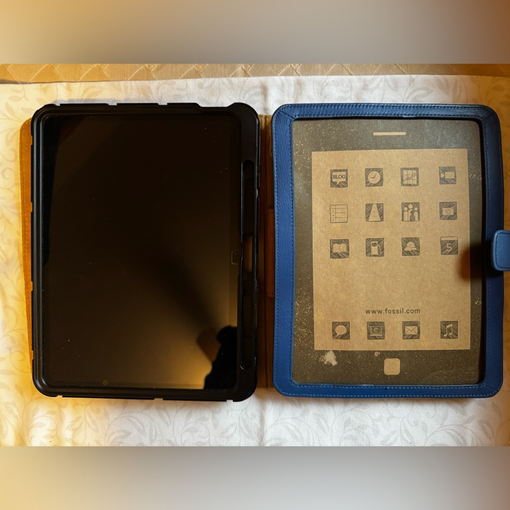 Fossil Navy Leather Tablet Case - Picture 5 of 5